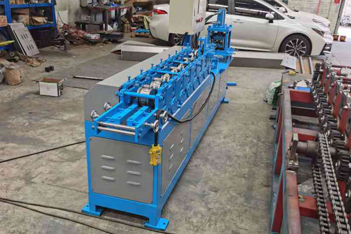 货架背压条冷弯机生产(chǎn)设备主机